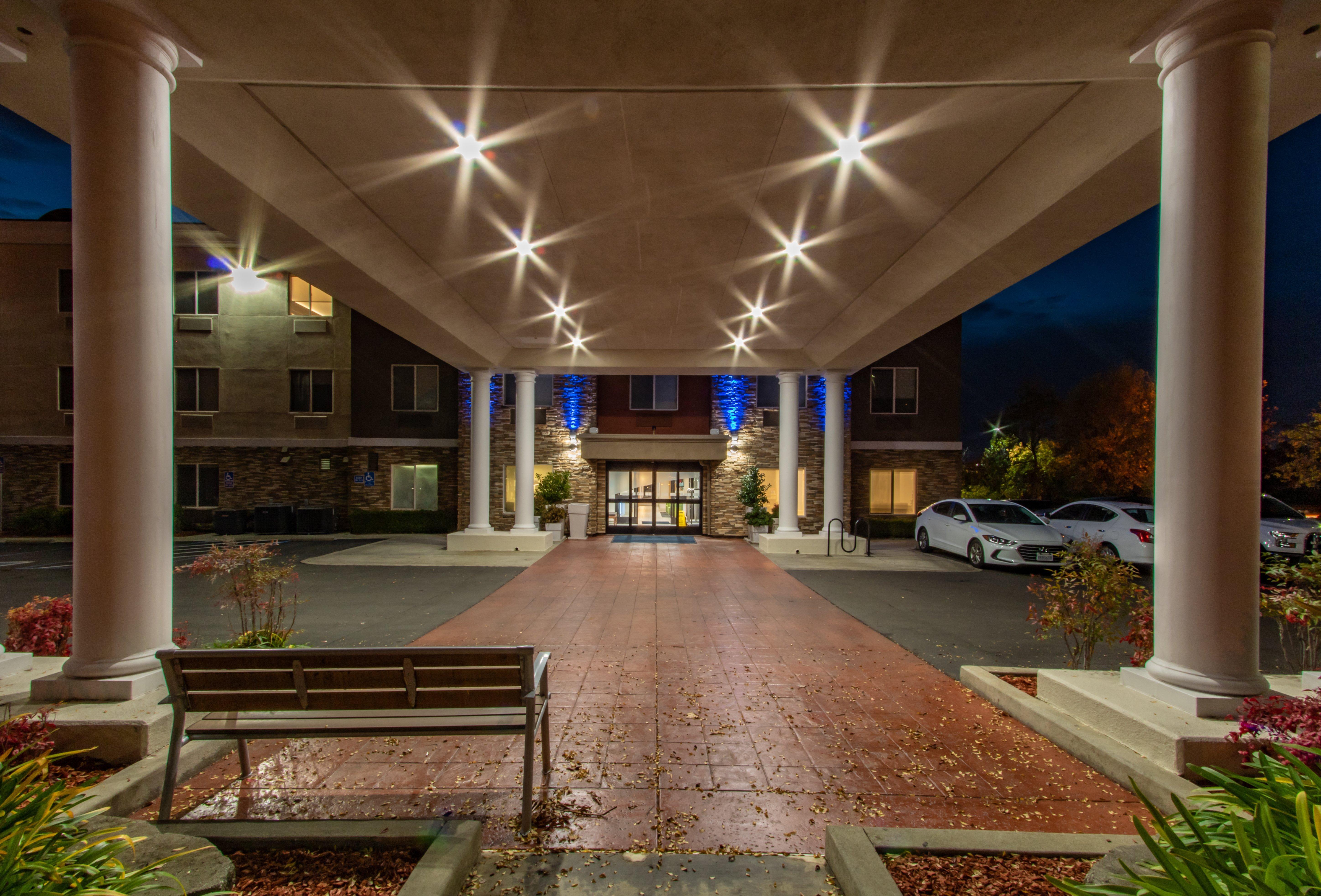 Holiday Inn Express Hotel & Suites Roseville - Galleria Area By Ihg Buitenkant foto