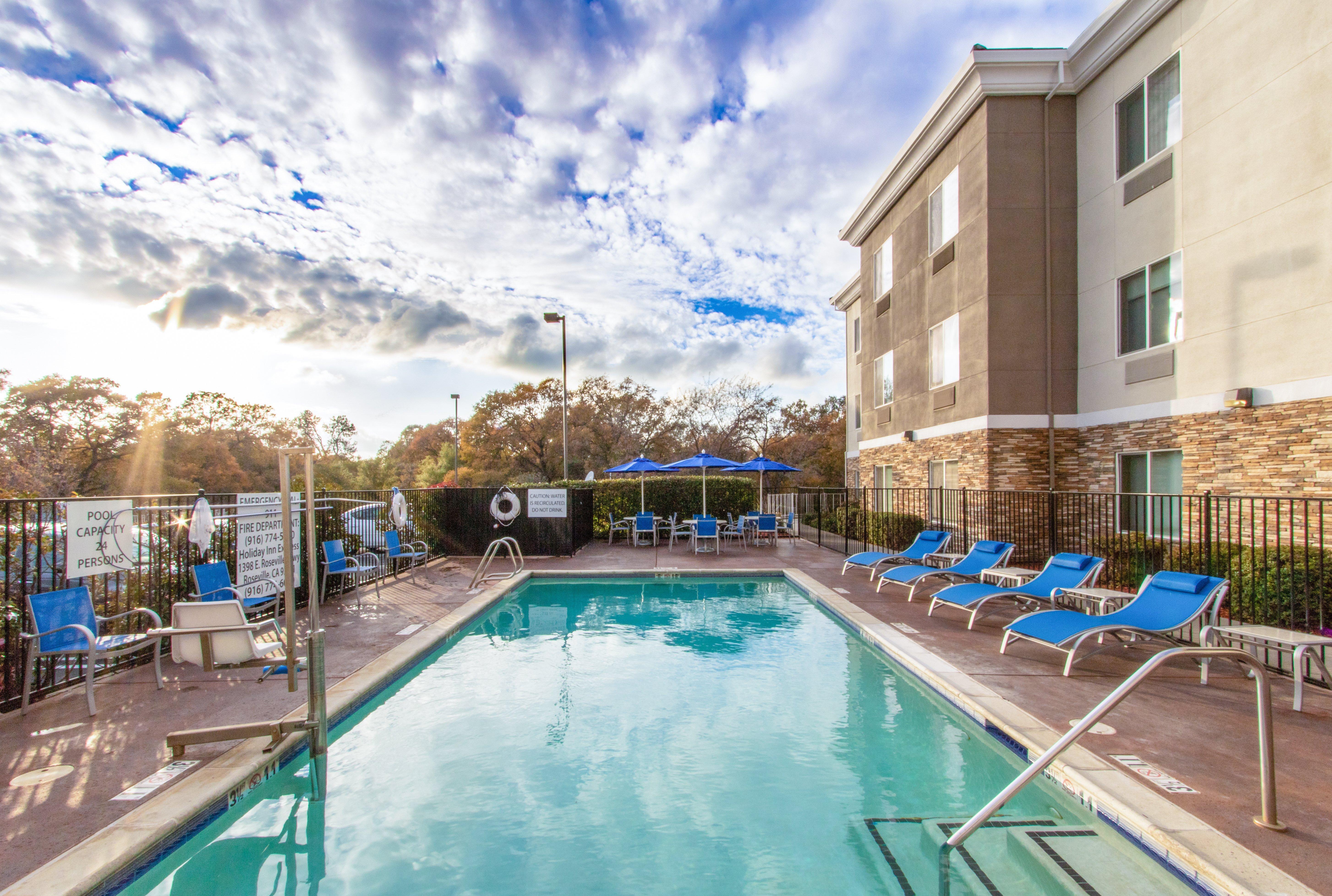 Holiday Inn Express Hotel & Suites Roseville - Galleria Area By Ihg Buitenkant foto